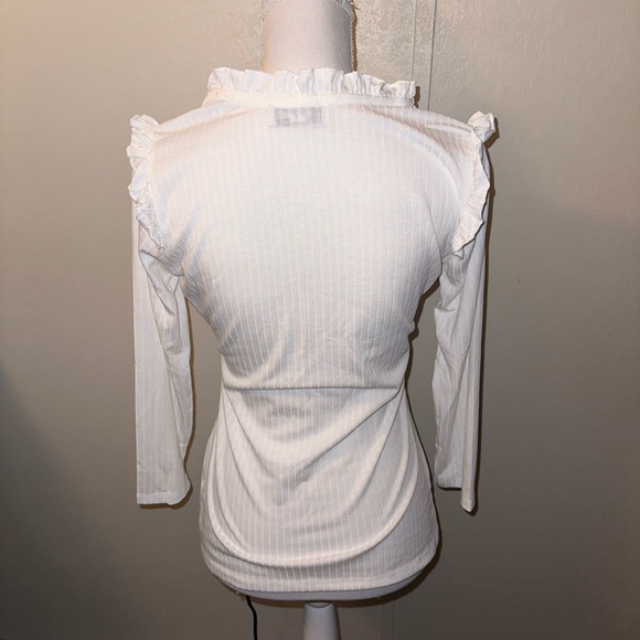 New white medium Carly Jean Los Angeles Zuri ribbed blouse w/ ruffle detail CJLA - Picture 2 of 4